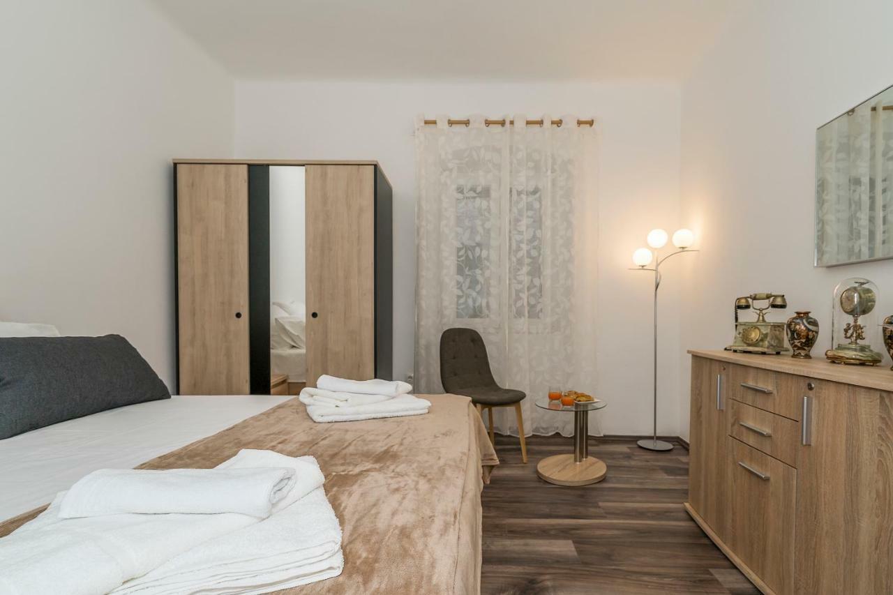 Rooftop City View Apartment In The Palace Walls Spalato Esterno foto