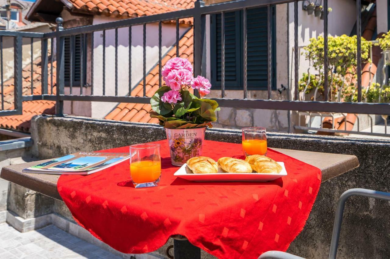 Rooftop City View Apartment In The Palace Walls Spalato Esterno foto