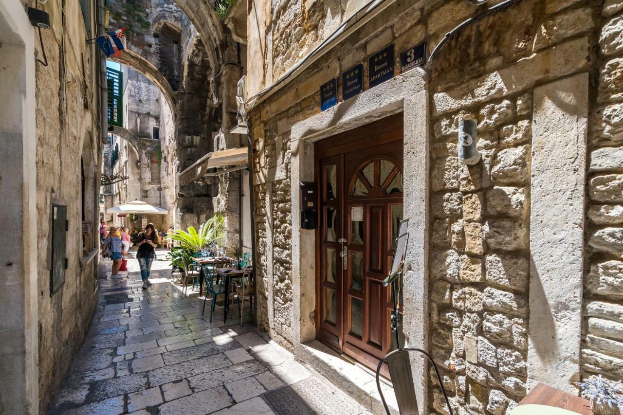 Rooftop City View Apartment In The Palace Walls Spalato Esterno foto
