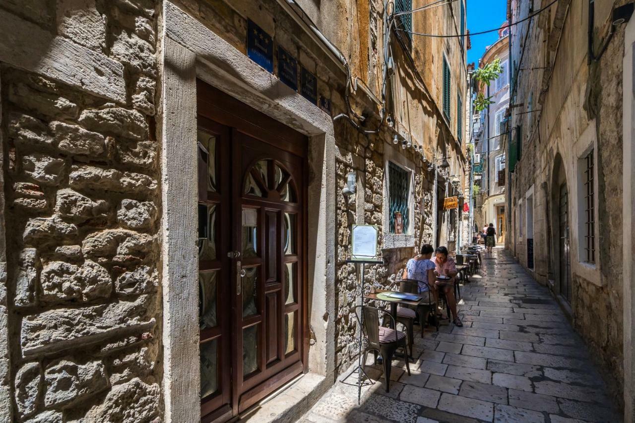 Rooftop City View Apartment In The Palace Walls Spalato Esterno foto